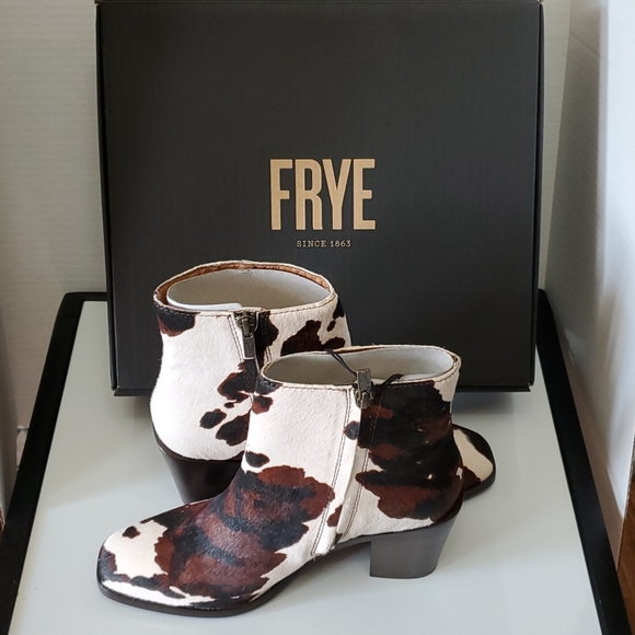 NWT FRYE Georgia Cow Print Bootie Cream/Brown - Picture 13 of 15